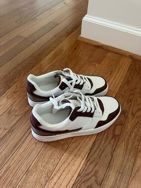 American Eagle Varsity Retro Lace Up Sneakers | Brown and White | Size 8